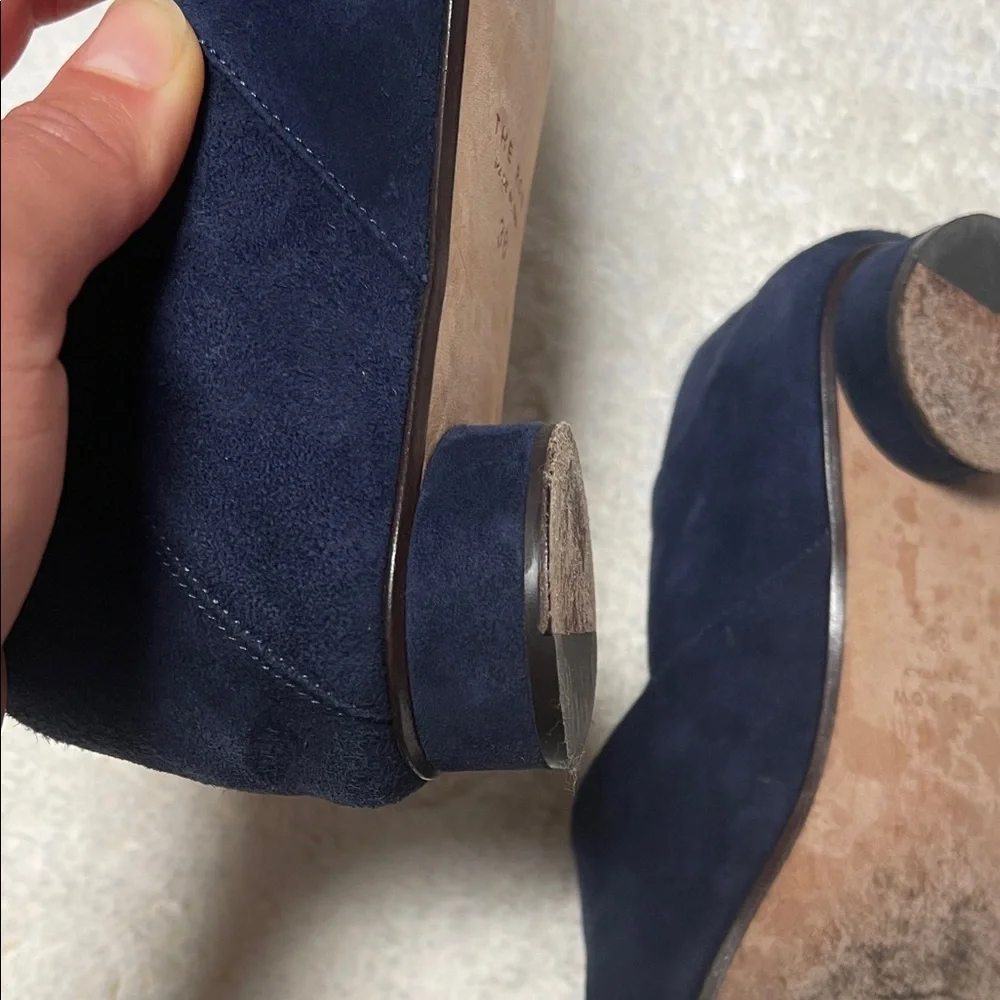 THE ROW Excellent Condition Noelle Navy Suede Flats size 38 - Picture 4 of 4